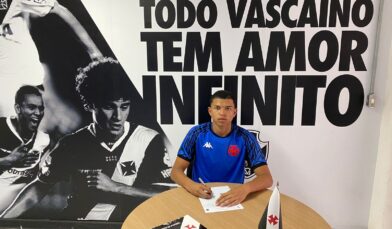 Vasco assina contrato de formação com Leonardo e Pablo, do Sub-17