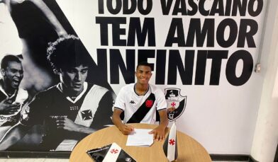 Vasco assina contrato com Léo Guerra, do 20, e Pedro Augusto, do Sub-14