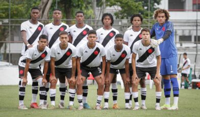 Sub-17 goleia o Flamengo e segue na liderança da Copa Rio