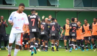 Sub-17 goleia o Bangu em casa e segue 100% na Copa Rio