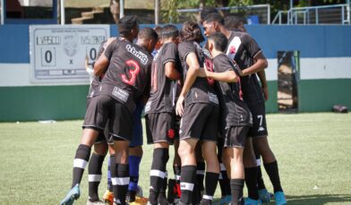 Sub-17 reage, empata com o Fluminense e mantém a liderança da Copa Rio