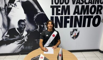 Vasco assina contrato profissional com JP, do Sub-17, até abril de 2025