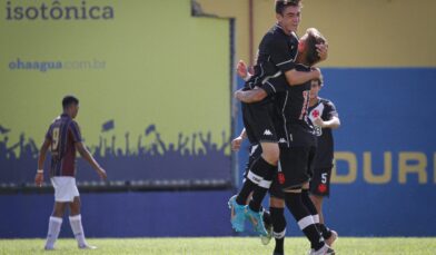 Sub-15 goleia o Madureira pela última rodada da Copa Rio