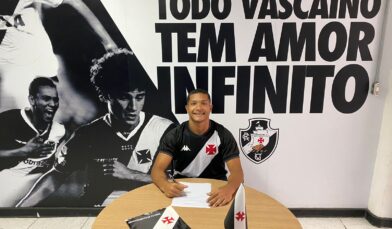 Vasco assina contrato profissional com Renan, do Sub-17, até 2025