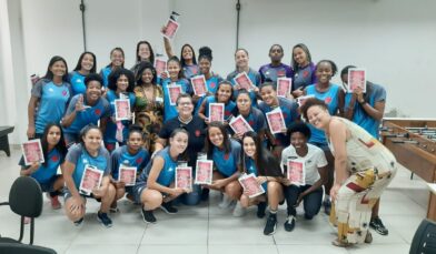 Meninas da Colina recebem a palestra Boa Liderança em São Januário