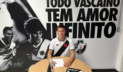 Vasco assina contrato profissional com o atacante Estrella, do Sub-17