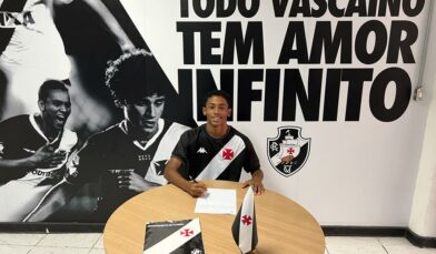 Vasco assina contratos de formação com Lucas, Andrey e Renan, do Sub-14