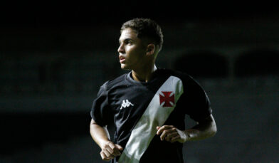 De volta ao Sub-17, Paulinho analisa clássico contra o Botafogo pelo Brasileiro