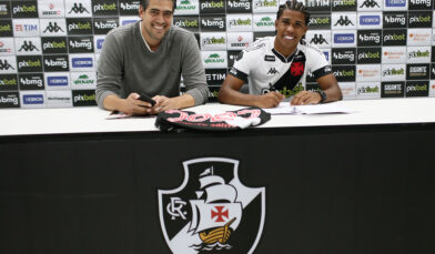 Vasco oficializa renovação contratual de Andrey Santos