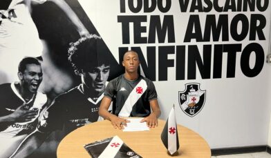 Vasco assina contrato profissional com o zagueiro Luiz Gustavo, do Sub-17