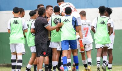 Sub-14 goleia o Botafogo pelo Campeonato Metropolitano