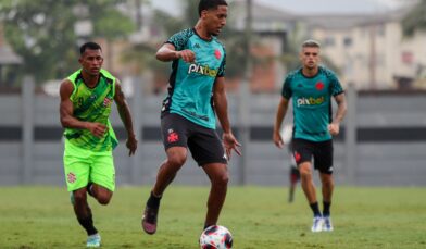 Vasco faz jogo-treino com o Bangu no CT Moacyr Barbosa