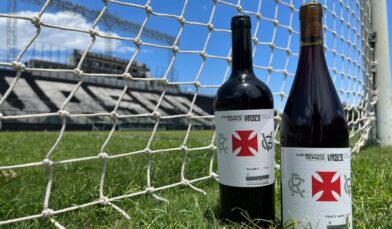 Vasco lança linha de vinhos oficiais em parceria com a Soccer and Wine