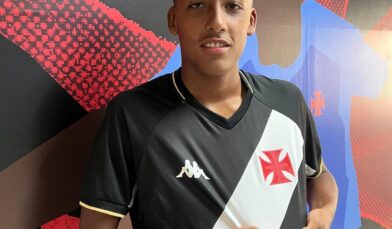 Volante do Sub-17, Kaio Júnior assina contrato profissional e goleiro Davi chega para o Sub-14
